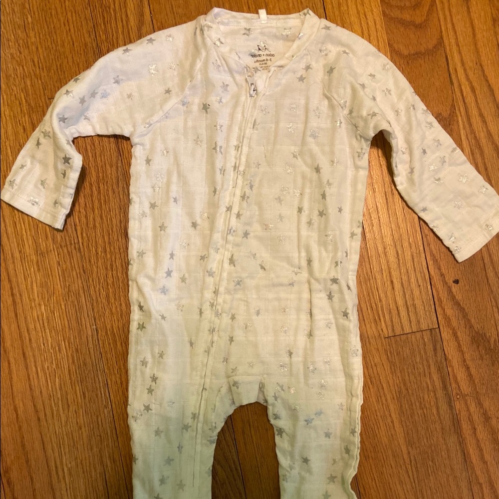 Star baby onesies white and silver stars 3to6